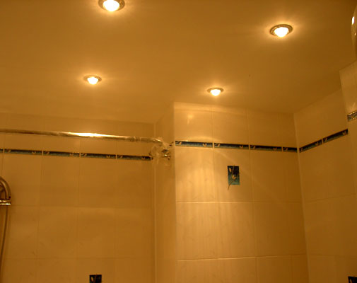 Точечные светильники в ванной комнате - фото 2
